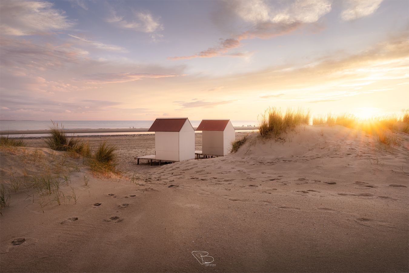 Strandhuisjes tijdens gouden uur