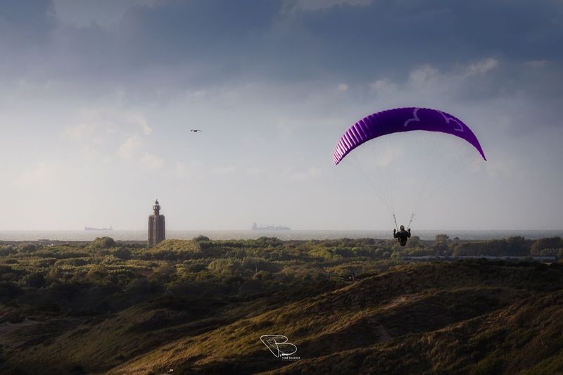 Paraglider boven Walcheren