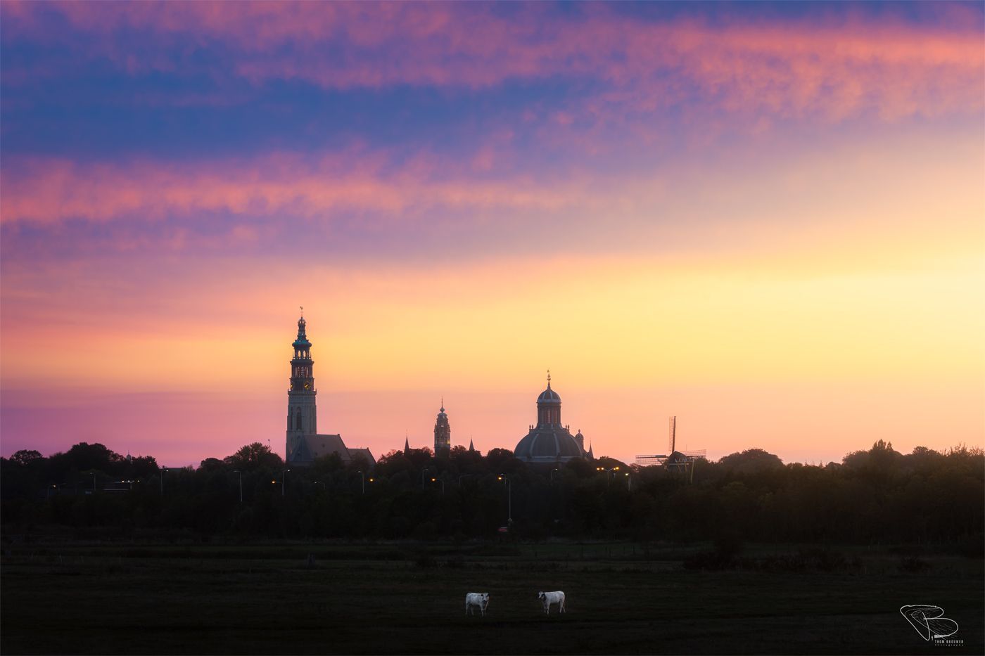 Skyline Middelburg onder kleurrijke lucht