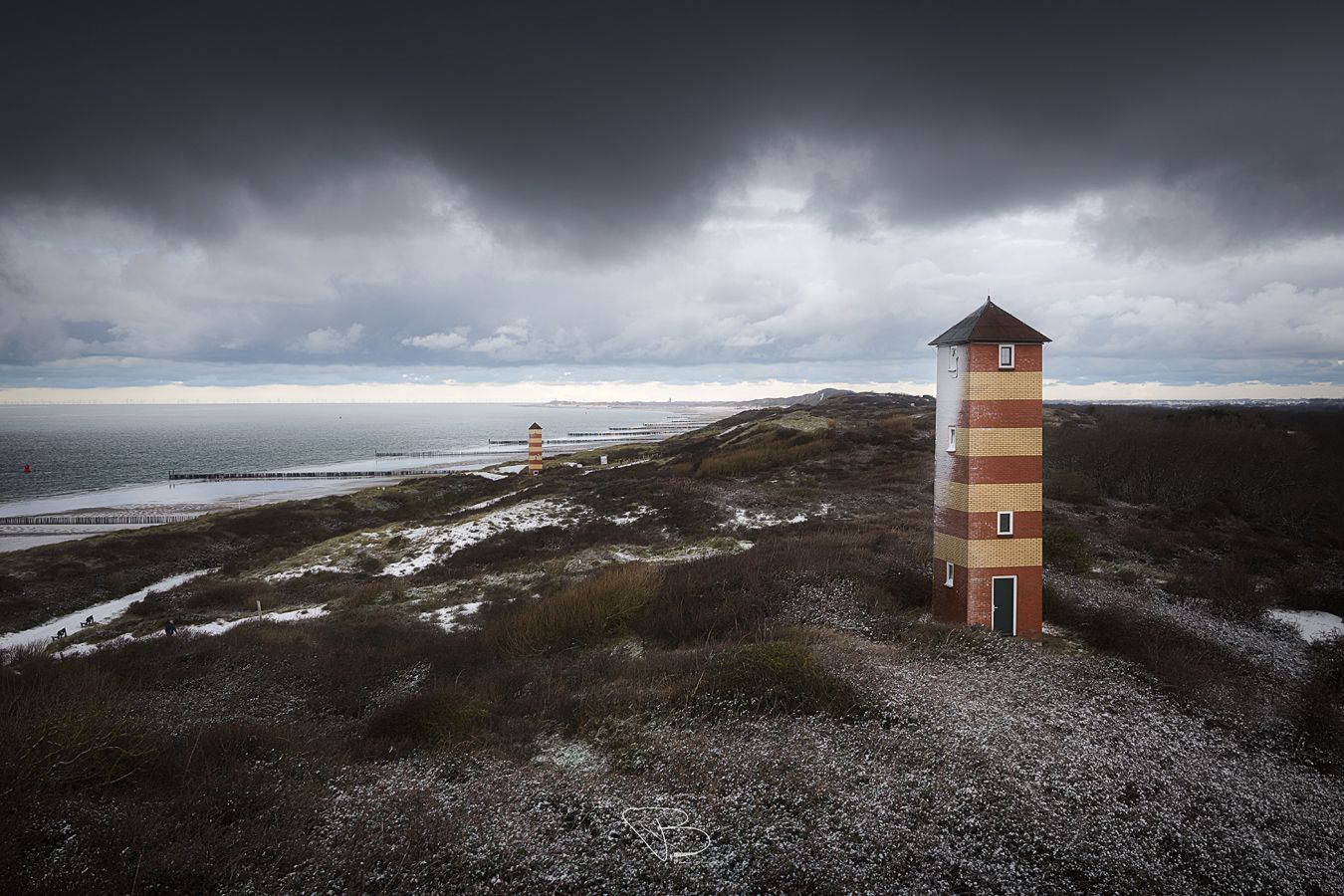 Vuurtorens Dishoek tussen winterlandschap