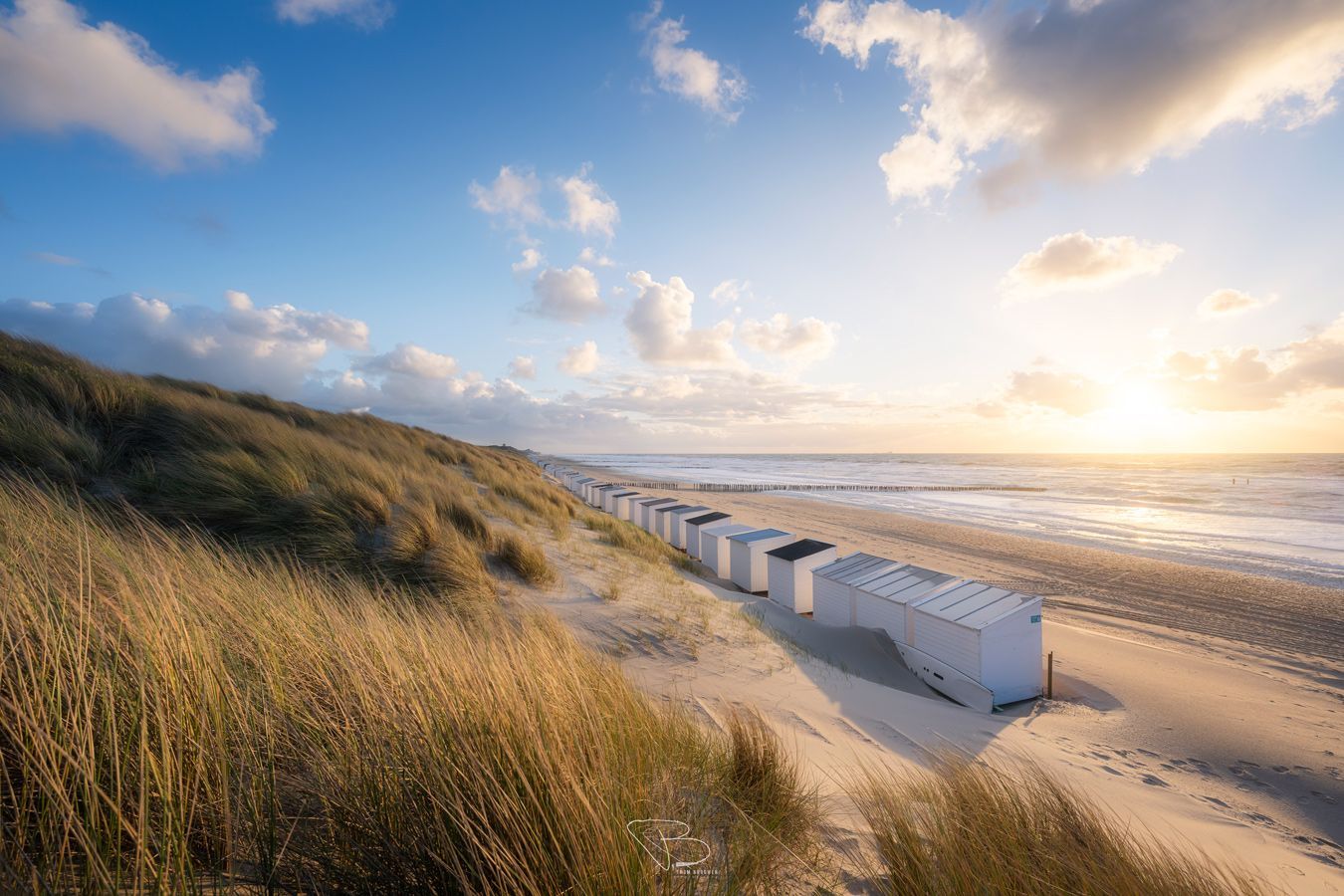 Zonsondergang aan het strand bij Oostkapelle