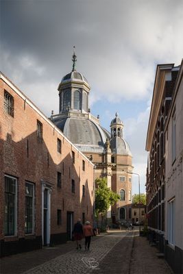 Oostkerk onder wolkenlucht Oostkerk onder wolkenlucht