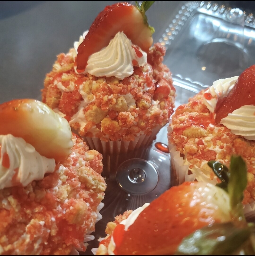 2 pack Strawberry Crumble cupcakes