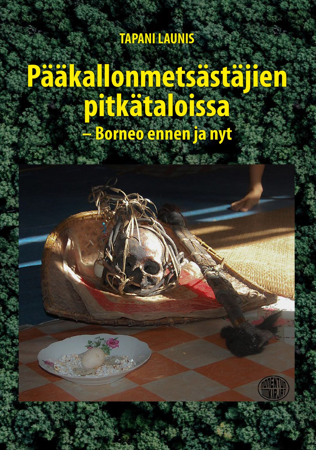 Pääkallonmetsästäjien pitkätaloissa – Borneo ennen ja nyt