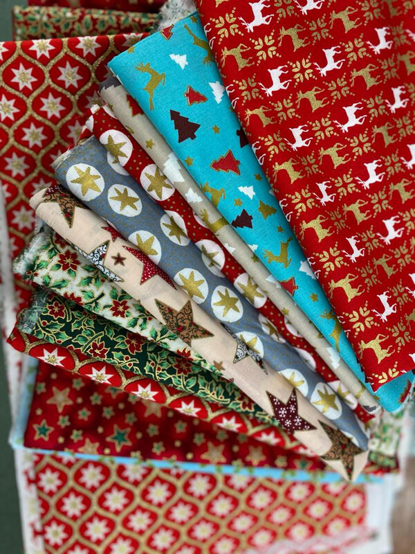 Fat quarter bundle 6PC 100% Cotton Christmas 