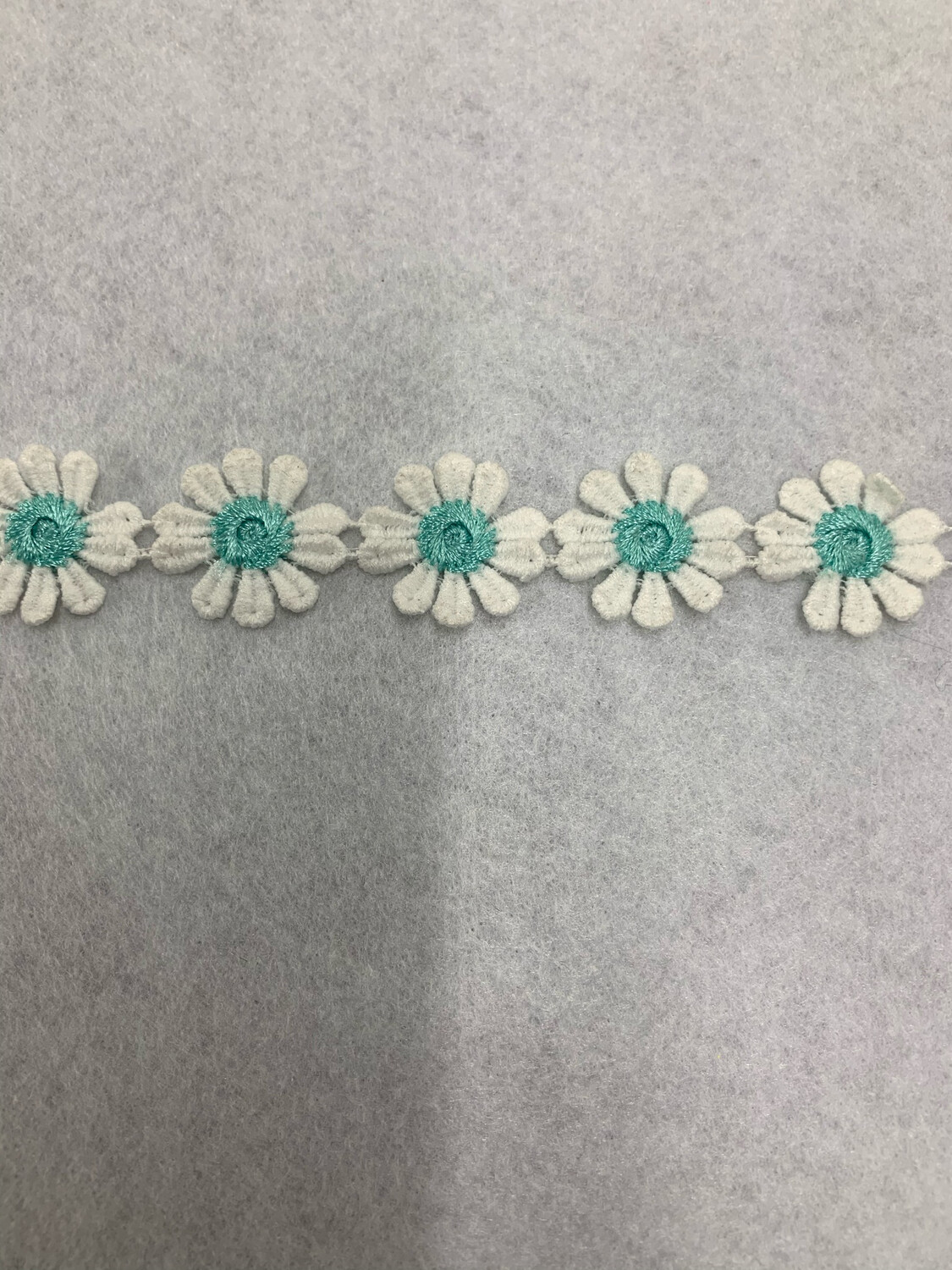 Daisy Coloured Centre Trim