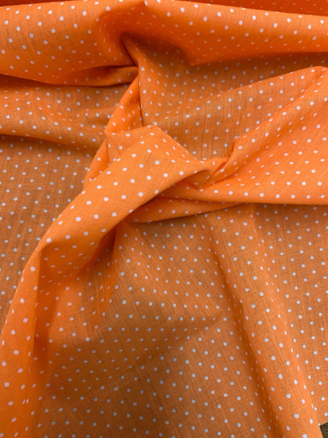 Pin Spots Orange