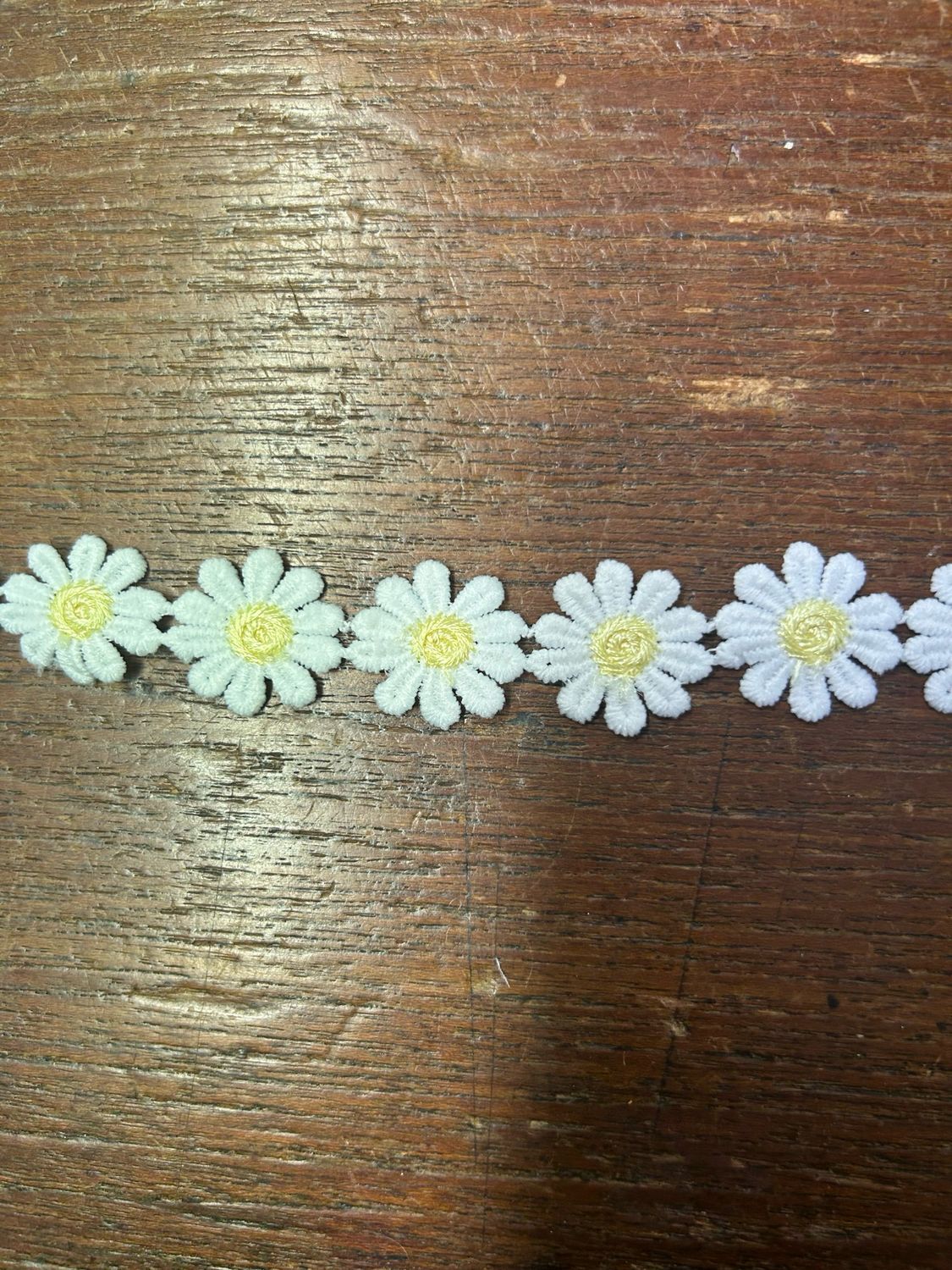 Daisy Trim Lemon
