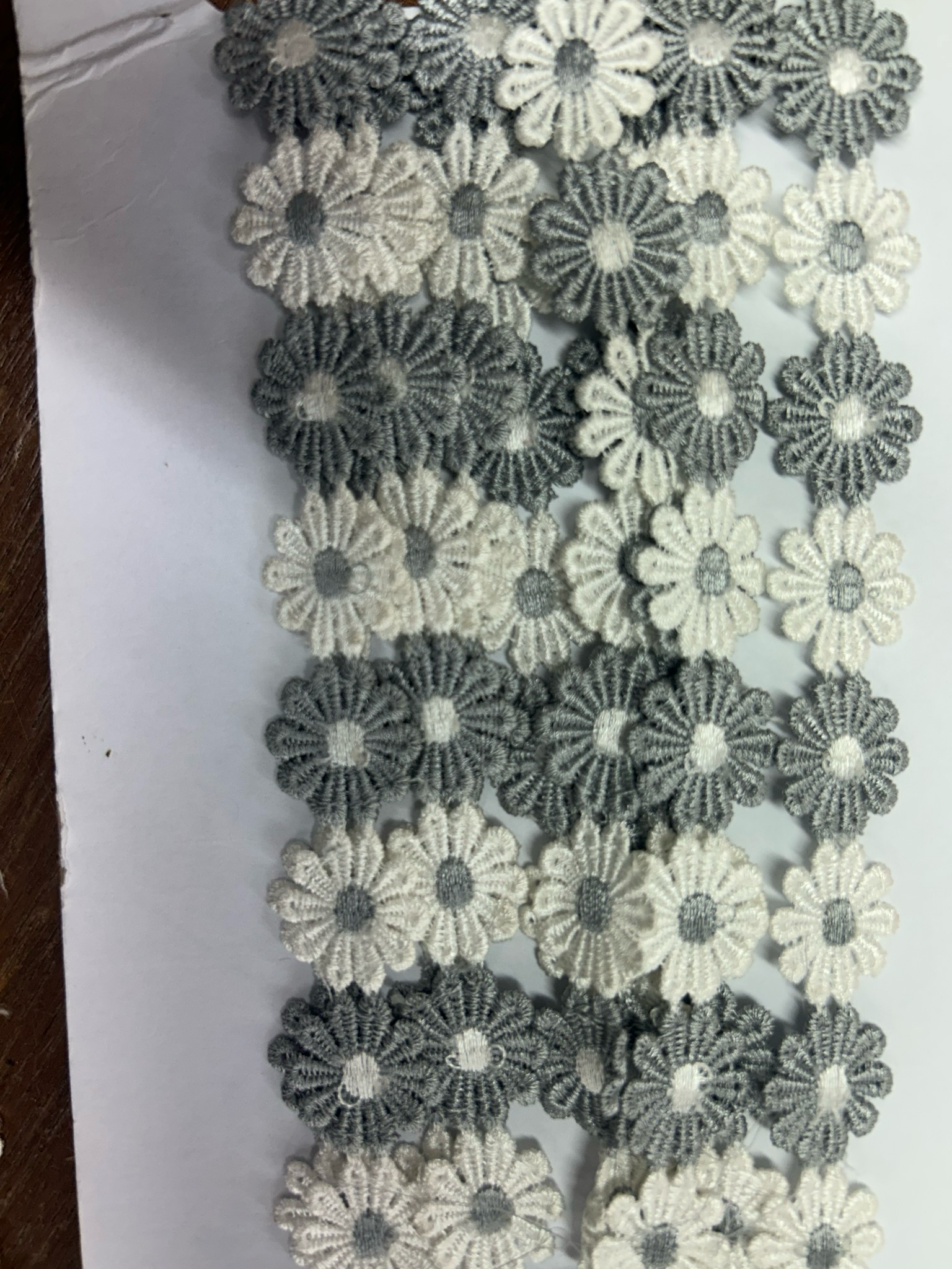 Grey 2 Tone Daisy Trim