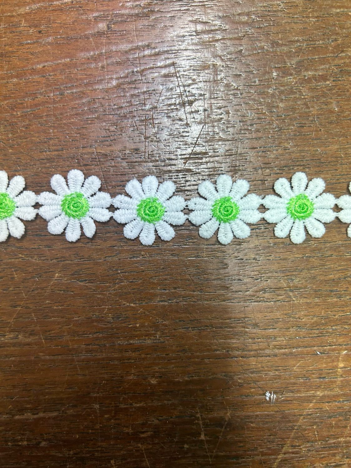 Daisy Trim Lime