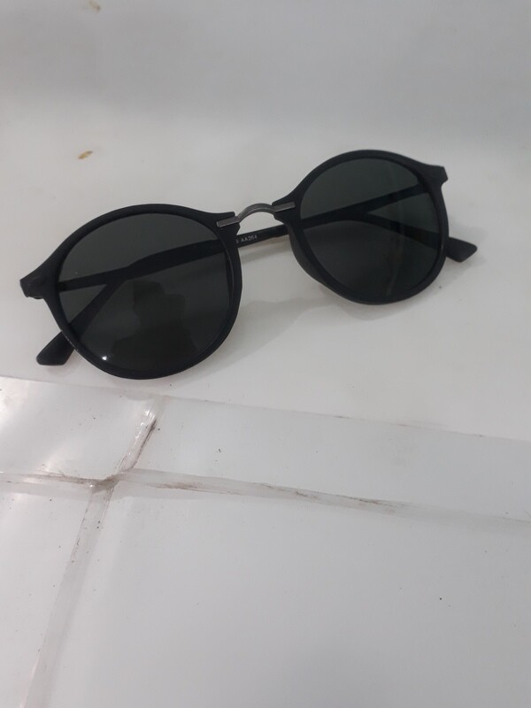 black sunglass