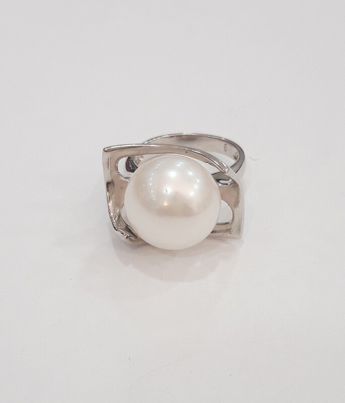 Anillo con perla boton "Extravagancia"