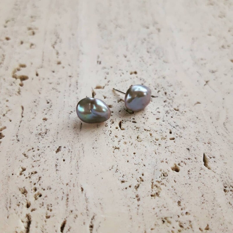 Pendientes " Keshi" color gris