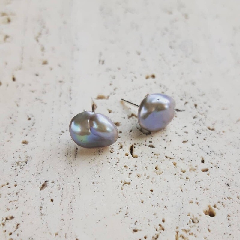 Pendientes &quot; Keshi&quot; color gris