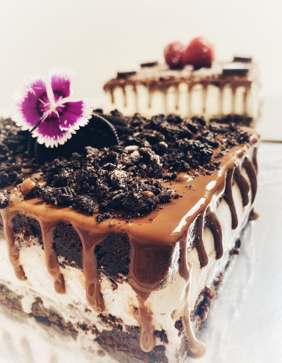 Box Torta 🍰 ❣️ : Deliciosa torta de chocolate rellena de helado  a elección en box decorado .