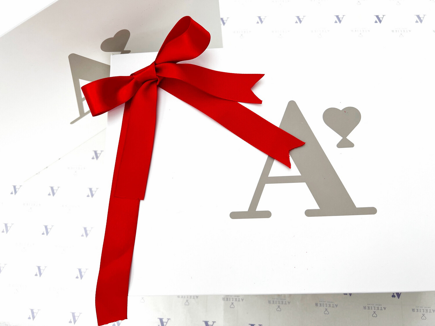 Box navideño🤶🏻🎅🏻: 2 medios  +  2 Galletónes + pack de 6 conos , box decorado.