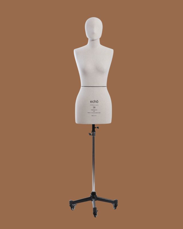 ECHŌ Female with Head & Deluxe Stand /ECH-HD-DX-36