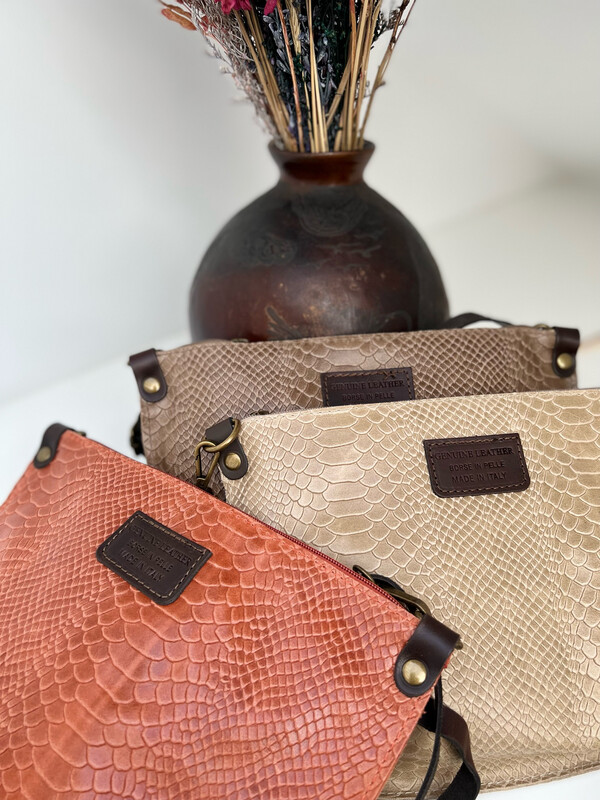 ​Bolso de piel grabado ARI