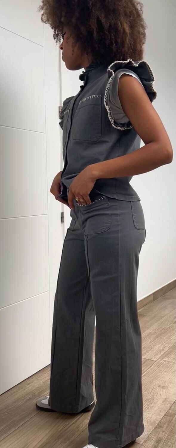 Pantalón bolsillos bordados