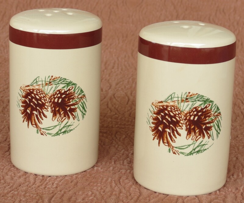 Salt &amp; pepper shaker, pine cone