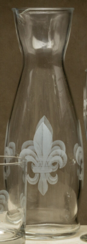 1 litter carafe, fleur de lis grey