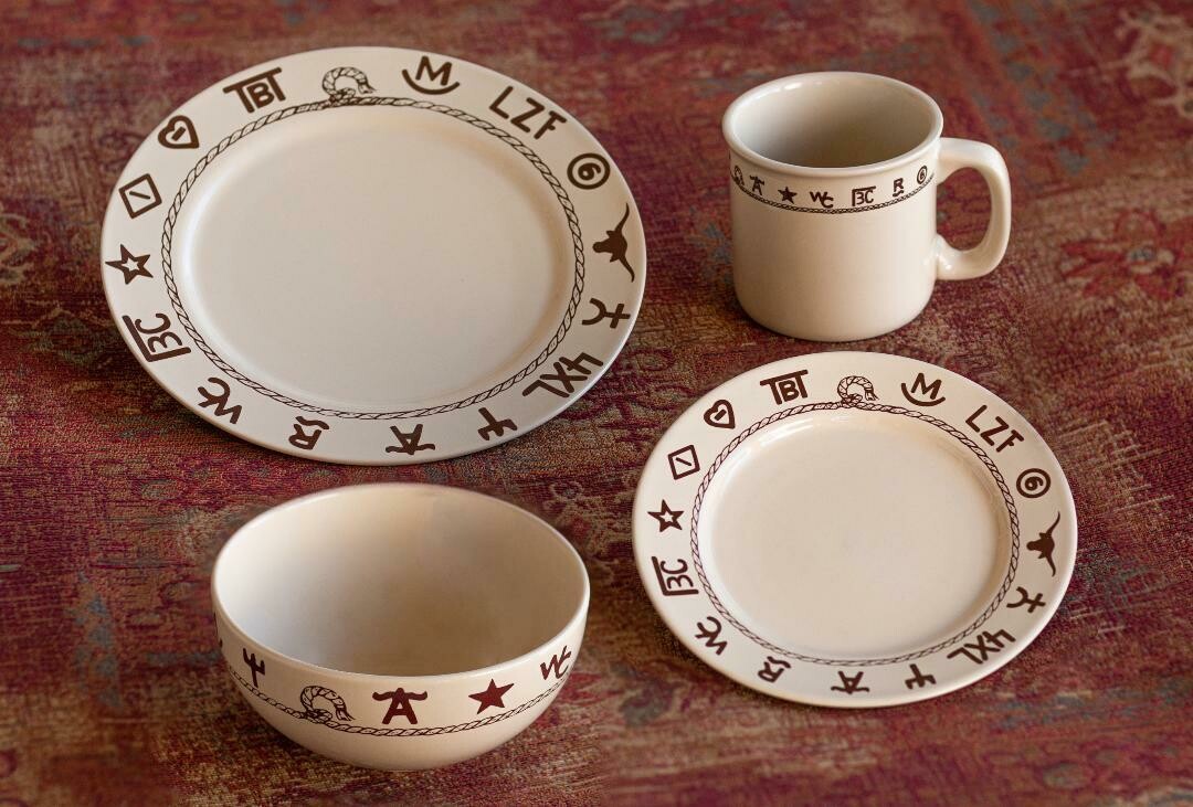 16 pieces branded dinnerware set