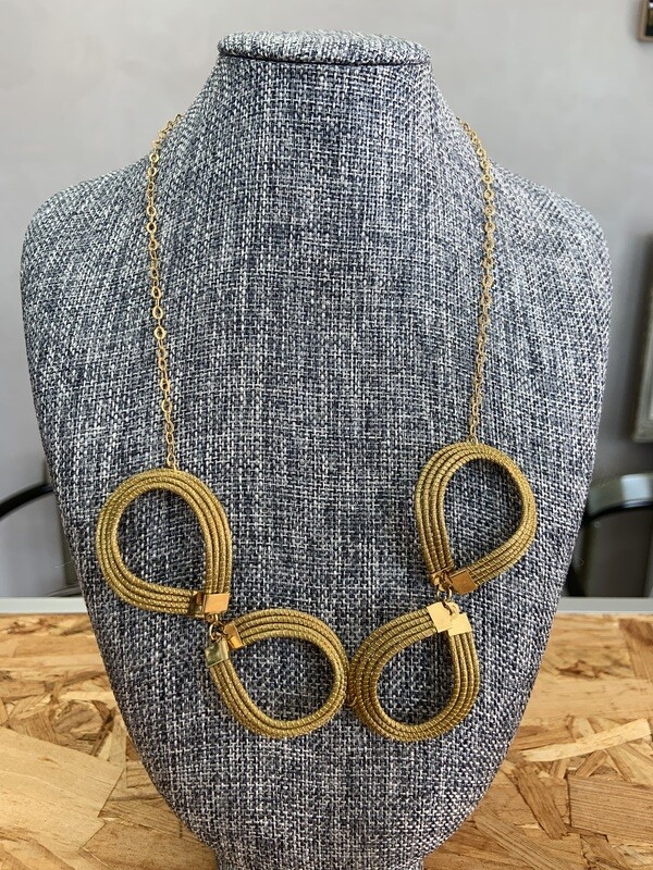 Collier original or végétal