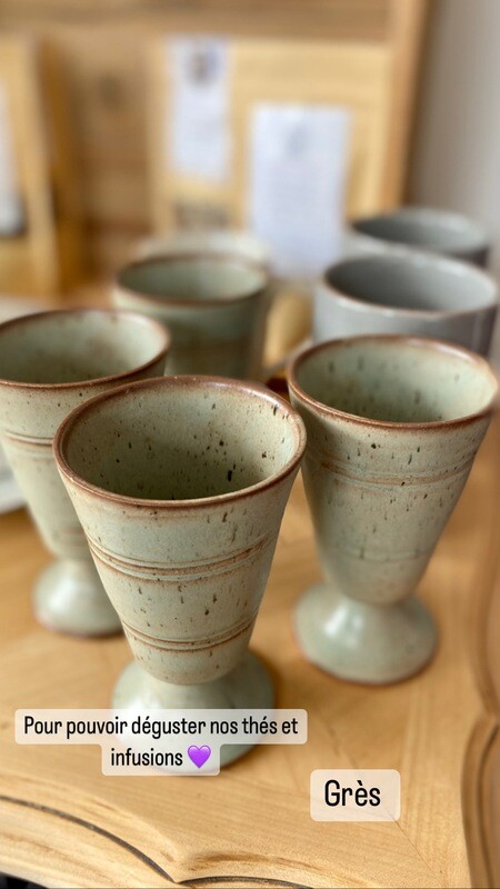 Mugs en grès authentiques