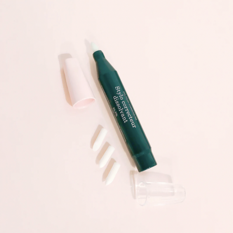 Stylo correcteur dissolvant