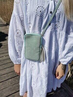 Pochette cuir vert amande