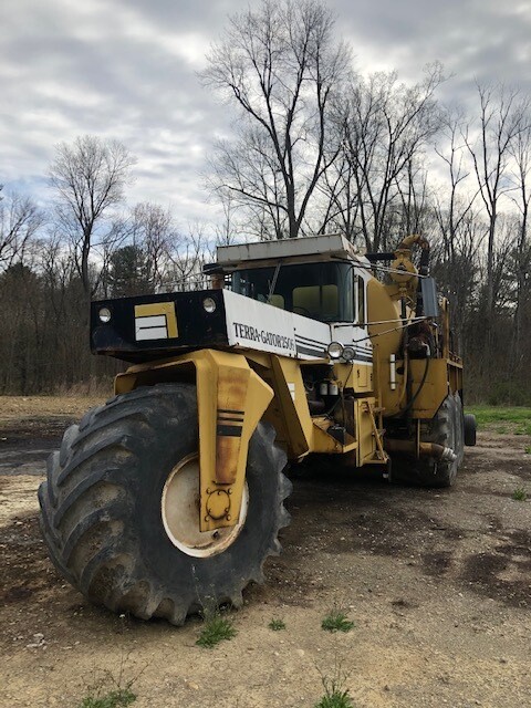 Terra Gator 2505 Fertilizer Truck