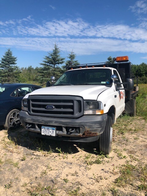 Ford F450 Super Duty Flatbed Truck