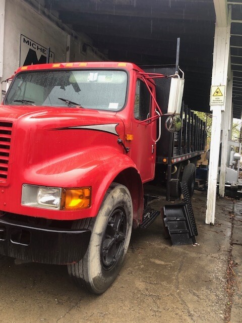 International 4600 Flatbed Truck