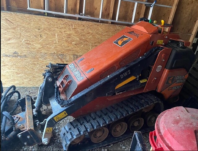 2 Ditch Witch 800 Skid Steers