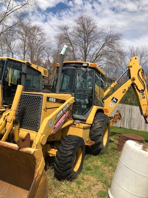 John Deere 410D Backhoe