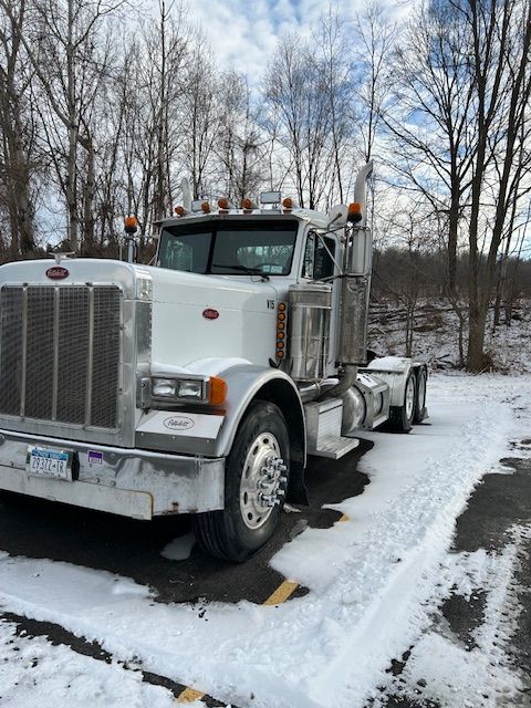 Peterbuilt V15 Tractor