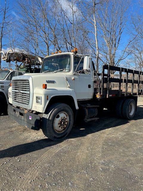 Ford L8000 18&#39; Flatbed Truck