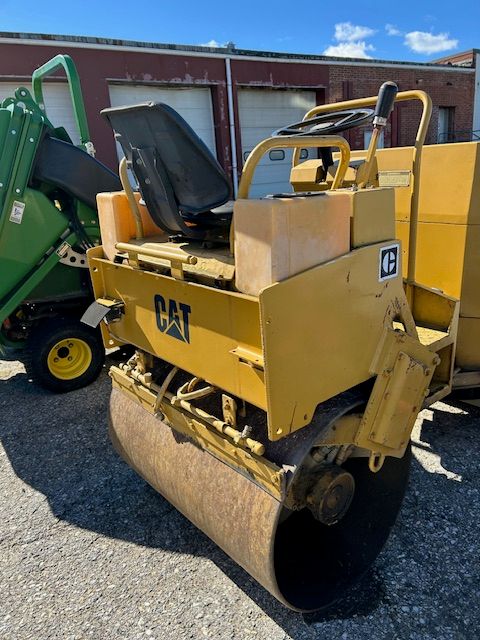 Cat CB214B Roller