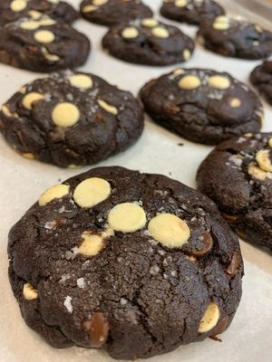 Triple Chocolate Sea Salt Cookies (6)