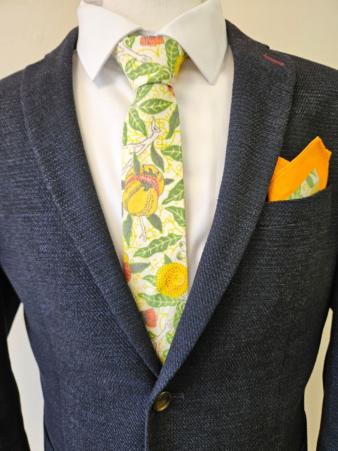 William Morris Fruit Tie & Pocket Square Set