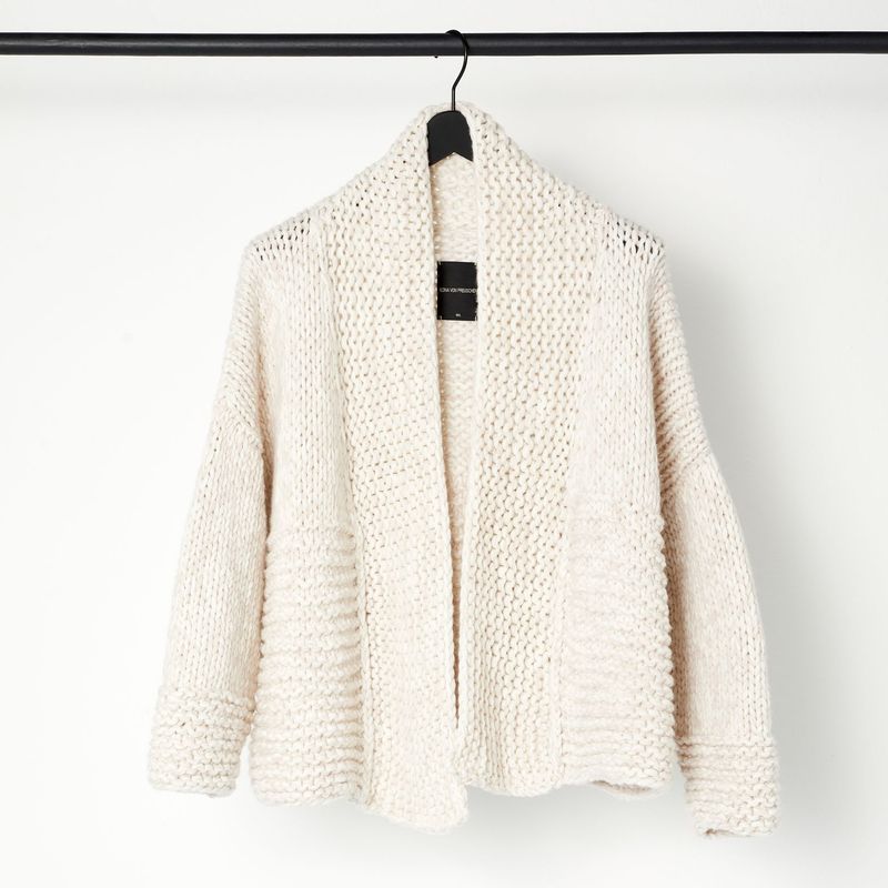 Handstrick-Cardigan LISBETH (Kaschmir-Mix) Handstrick-Cardigan LISBETH (Kaschmir-Mix)