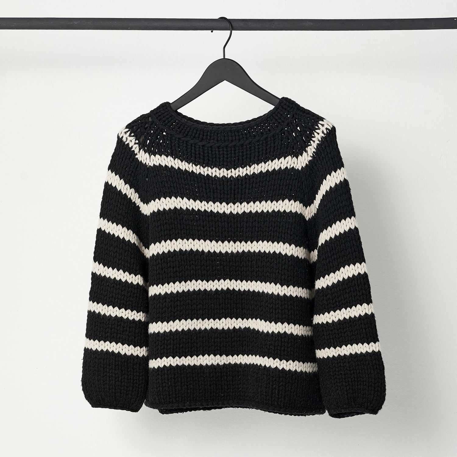 Gestreifter Sweater SUE, Größe: M/L, Farbe: schwarz/ecru