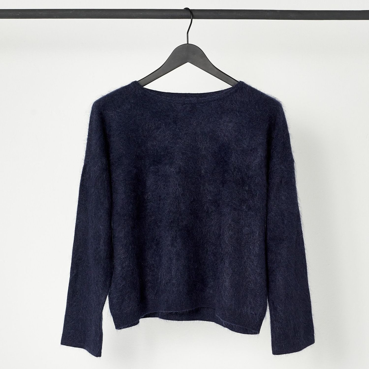FURRY SWEATER aus gebürstetem Kaschmir FURRY SWEATER aus gebürstetem Kaschmir, Farbe: dunkelblau, Größe: S