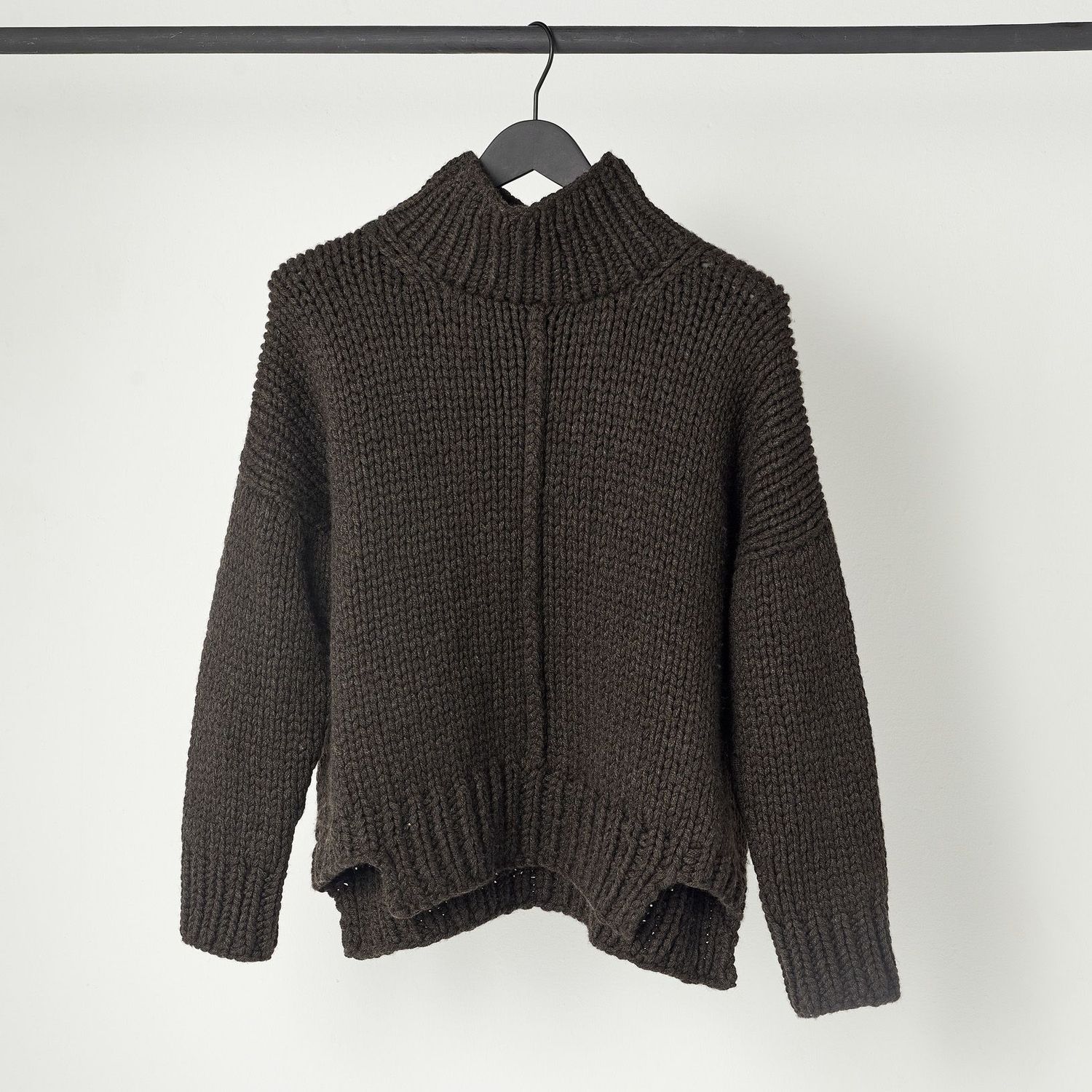Handstrick-Turtleneck MIA CUT OUT, Farbe: dunkelbraun, Größe: M/L