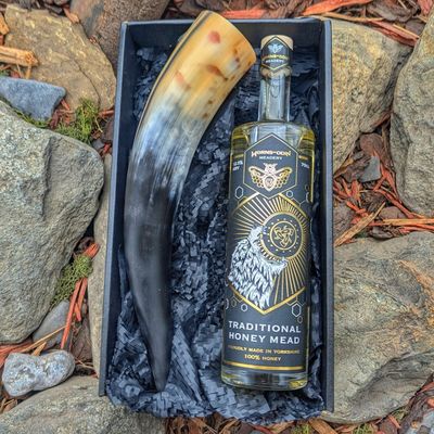 Horns of Odin LARGE Viking Drinking Horn & Mead Gift Set Horns of Odin LARGE Viking Drinking Horn & Mead Gift Set