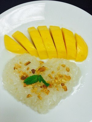Sweet rice with mango