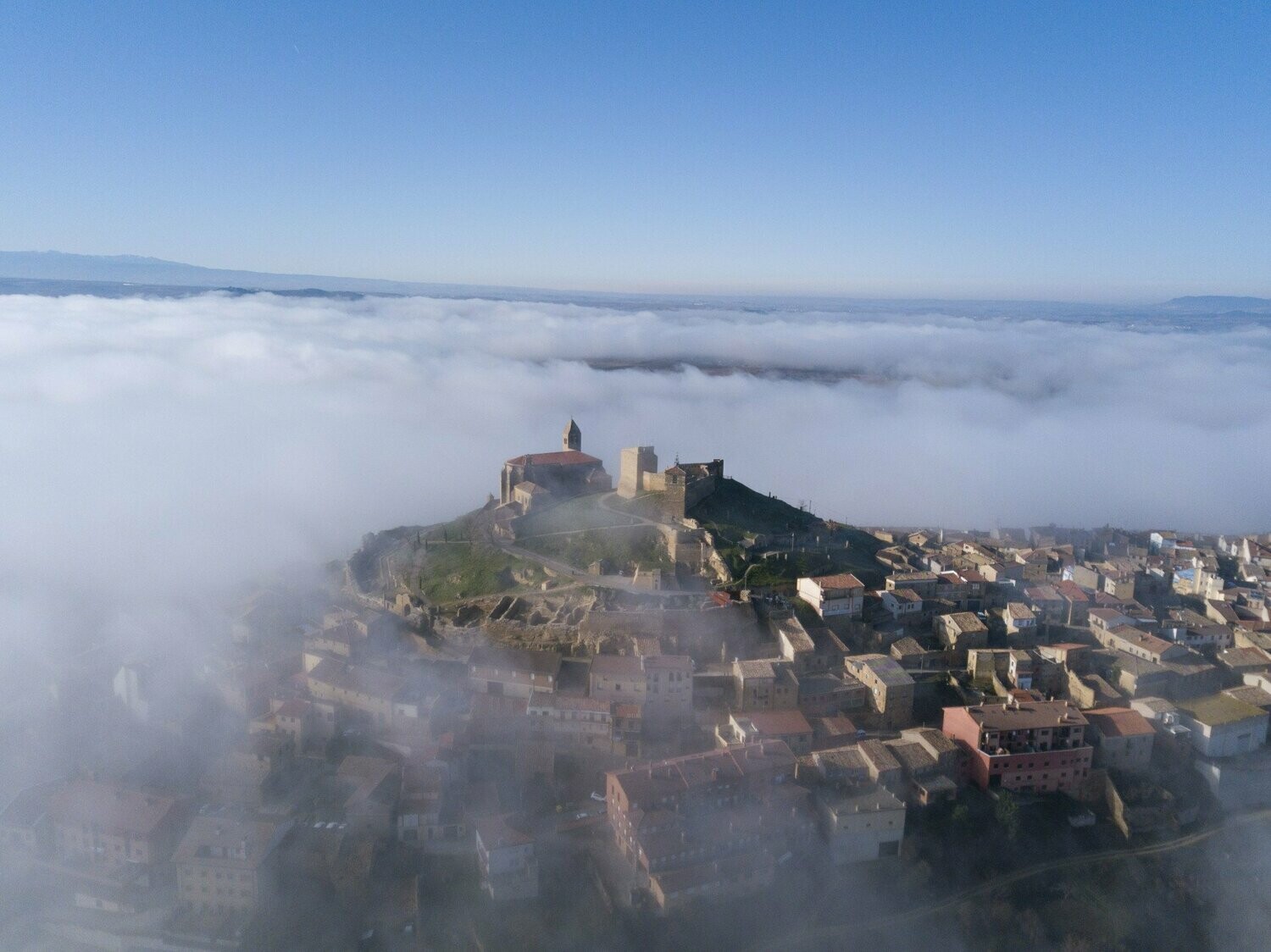 Domingo 12 de abril a las 11:00 visita guiada ,exclusivamente, al recinto amurallado. Domingo 12 de abril a las 11:00 visita guiada ,exclusivamente, al recinto amurallado.
