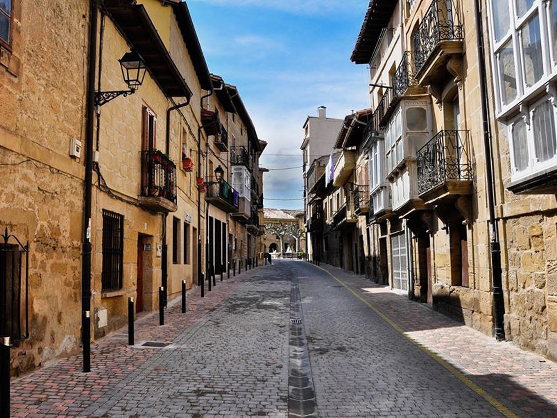 Domingo 23 de agosto a las 11:00 visita guiada al recinto amurallado de San Vicente de la Sonsierra ( Salida desde oficina turismo).