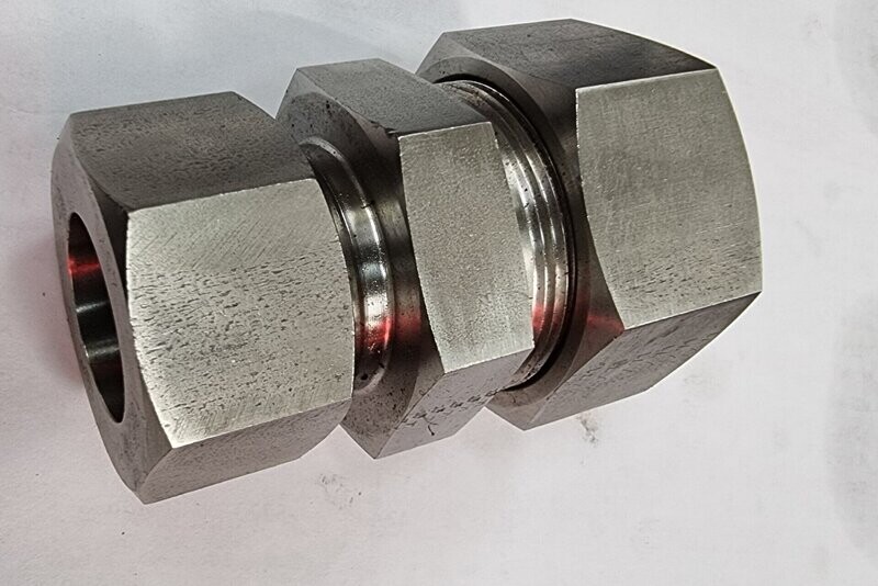 Straight Connector 16S OD x 10S OD c/w Cutting Ring & Union Nut