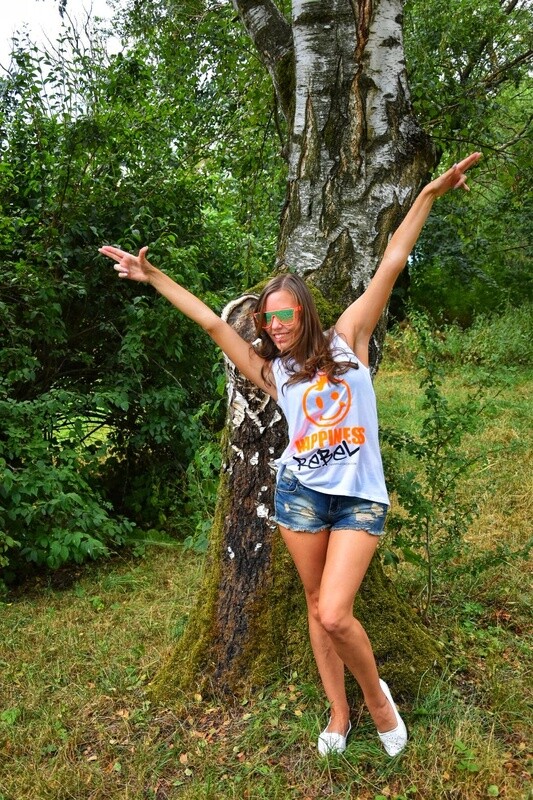 07. HAPPINESS REBEL
- Women`s Freedom Sleeveless Tee